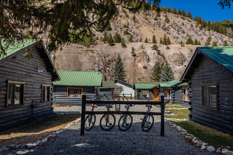 More Photos Of 631 N Silver St, Lake City Hotel For Sale