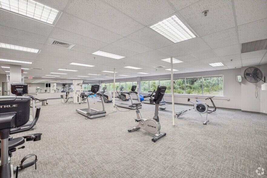 More Photos Of 2 Waterside Crossing, Windsor Office For Sale