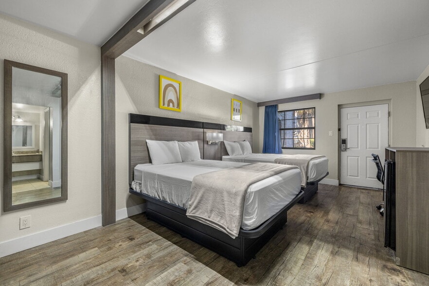 More Photos Of 2904 Melbourne St, Tampa Hotel For Sale