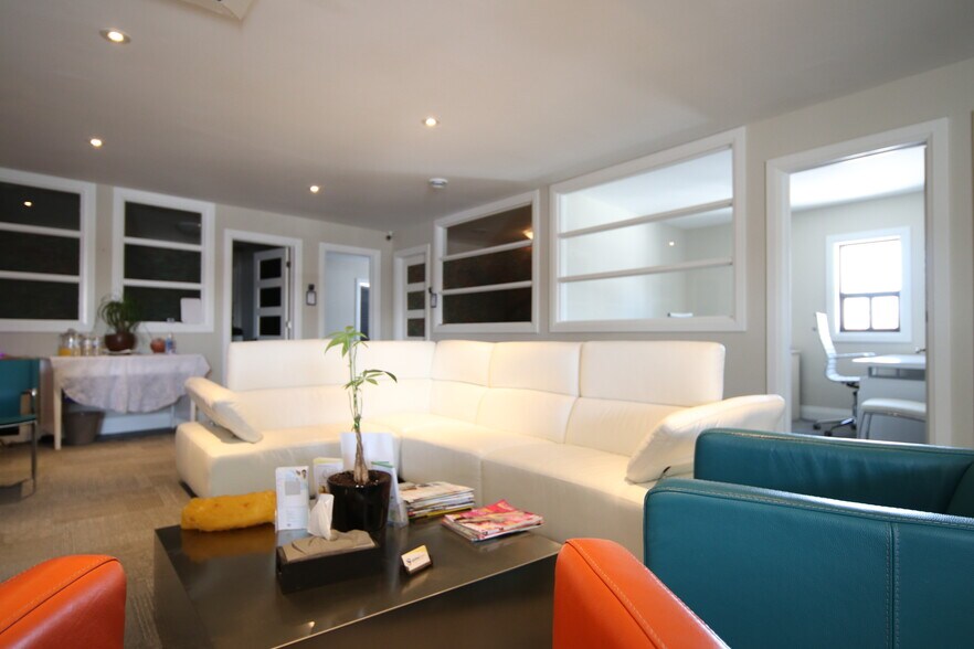 More Photos Of 1877 Merivale Rd, Nepean Office For Lease