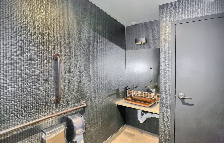 More Photos Of 634 Camp Horne Rd, Pittsburgh General Retail For Sale