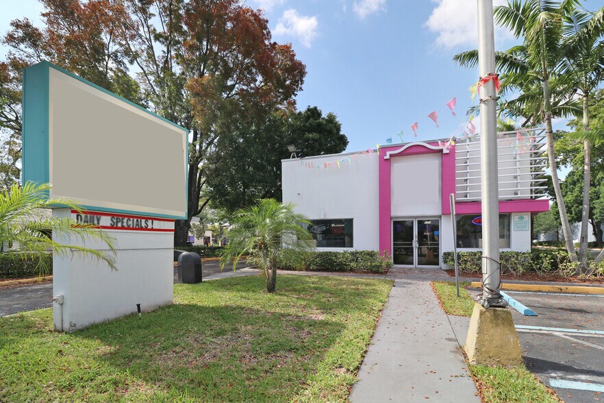 More Photos Of 750 W Sample Rd, Pompano Beach Fast Food For Lease
