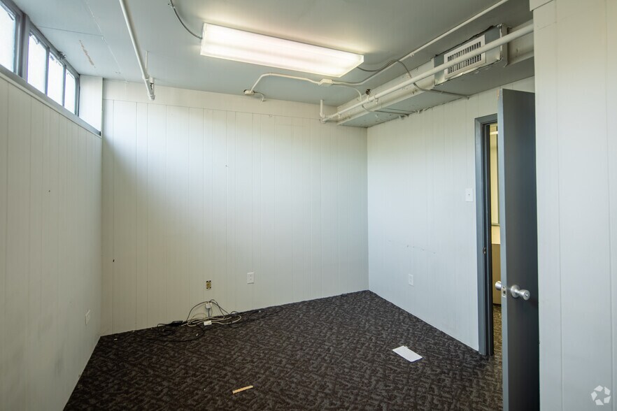 More Photos Of 5206 S 38th St, Saint Louis Warehouse For Lease