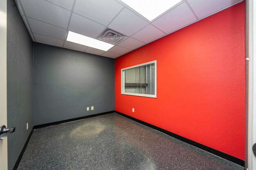 More Photos Of 2103 E SH 31, Kilgore Warehouse For Lease