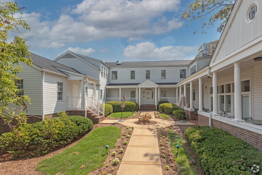 More Photos Of 11718 Bowman Green Dr, Reston Office Residential For Lease