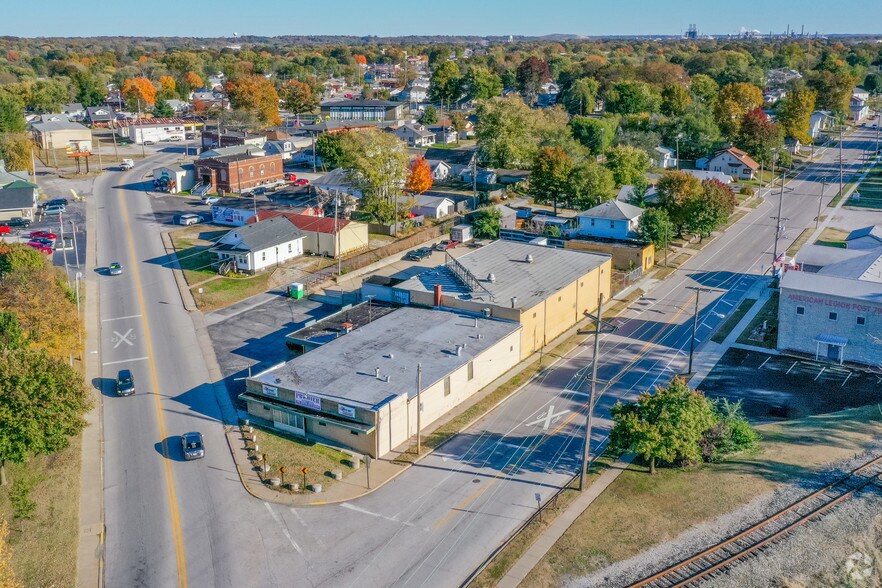 Primary Photo Of 100 E Saint Louis Ave, East Alton Auto Repair For Lease