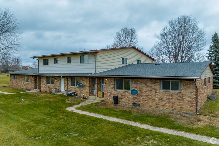 Primary Photo Of 1565 N Hickory Rd, Owosso Apartments For Sale