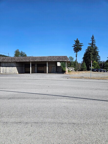 More Photos Of 204 S 1st Ave, Mill City General Retail For Sale