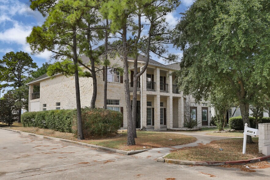 More Photos Of 8125 N Sam Houston Pky W, Houston Medical For Sale