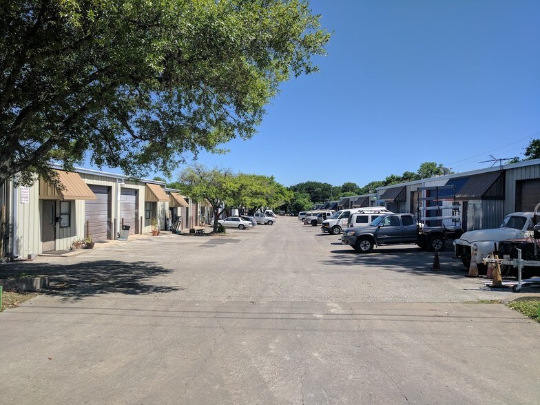 Primary Photo Of 2309-2311 Thornton Rd, Austin Warehouse For Lease