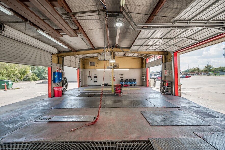 More Photos Of 311 S Timberland Dr, Lufkin Carwash For Sale