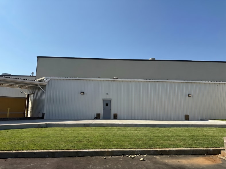 More Photos Of 3400 Westinghouse Blvd, Charlotte Manufacturing For Lease