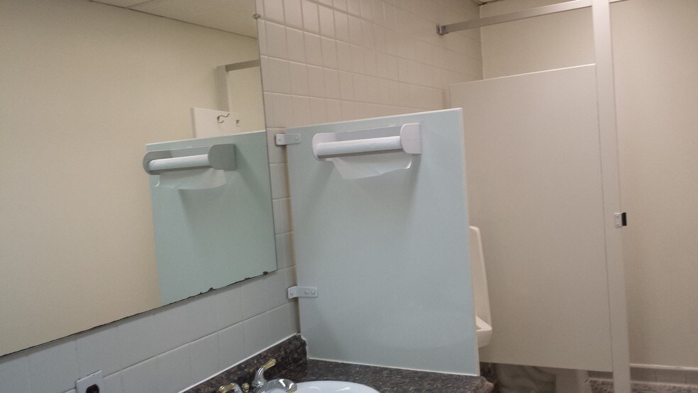 More Photos Of 3910 University Dr, Fairfax Storefront Retail Office For Lease