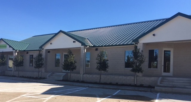 Primary Photo Of 1110 S Friendswood Dr, Friendswood Unknown For Lease