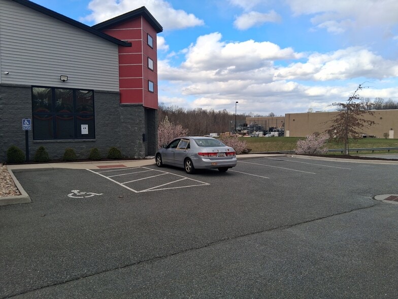 More Photos Of 1000 Creekside Ln, Lynchburg Self Storage For Lease