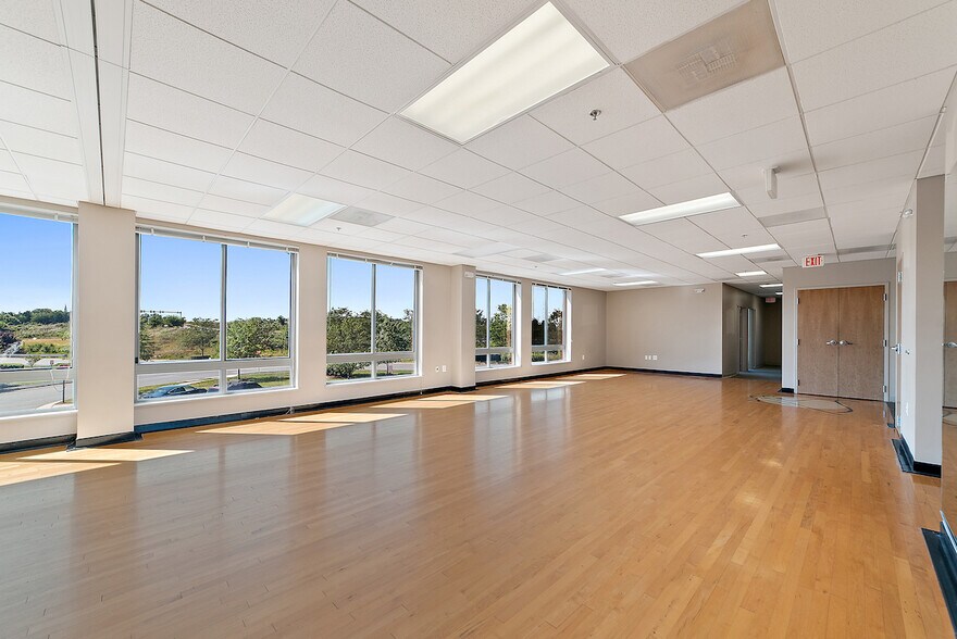 More Photos Of 44320 Premier Plaza, Ashburn Office For Sale