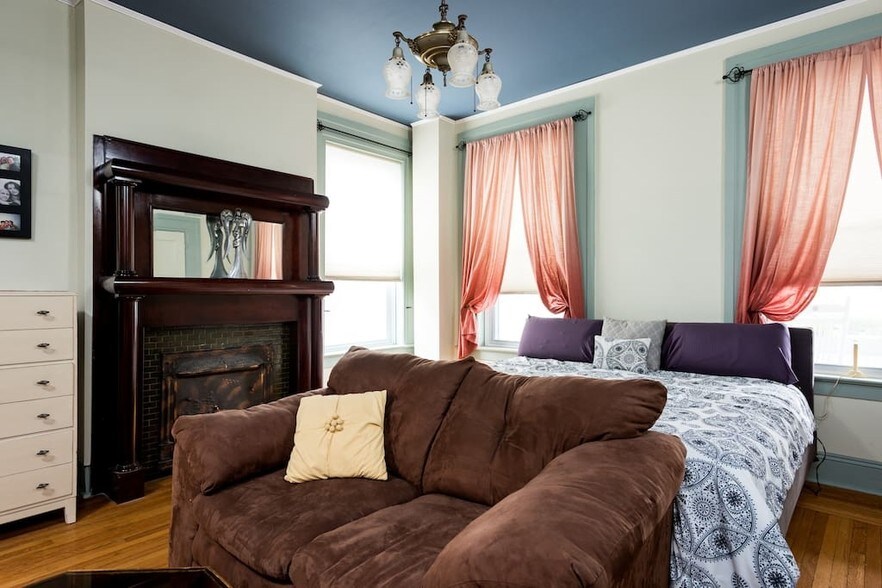 More Photos Of 562 5th Ave, Troy Specialty For Lease