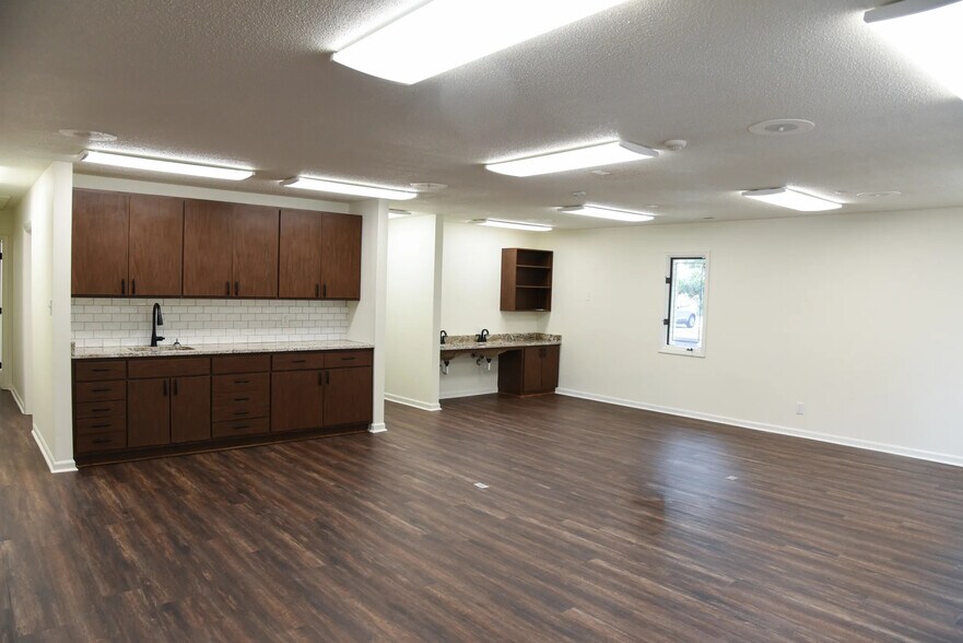 More Photos Of 1304 14th Ave SE, Decatur Medical For Lease