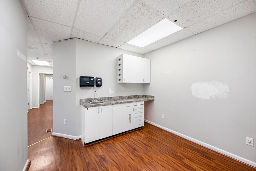 More Photos Of 275 W Main St, Norton Office Residential For Sale