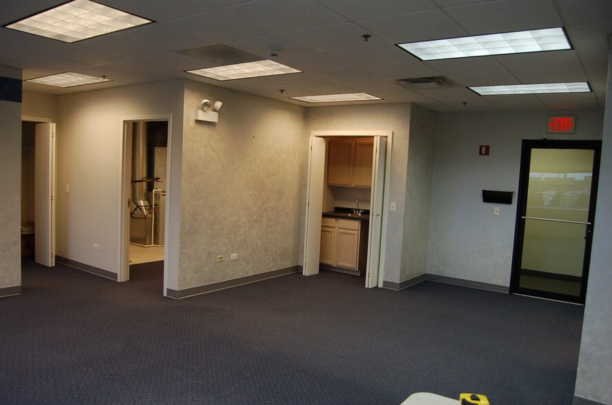 More Photos Of 1530 N Randall Rd, Elgin Medical For Lease