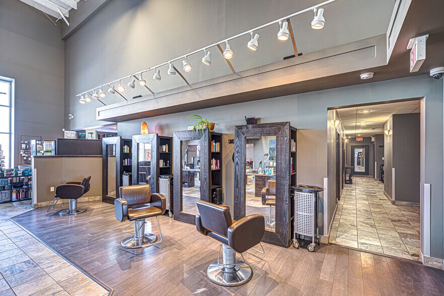 More Photos Of 2602 50 Av, Lloydminster Showroom For Sale