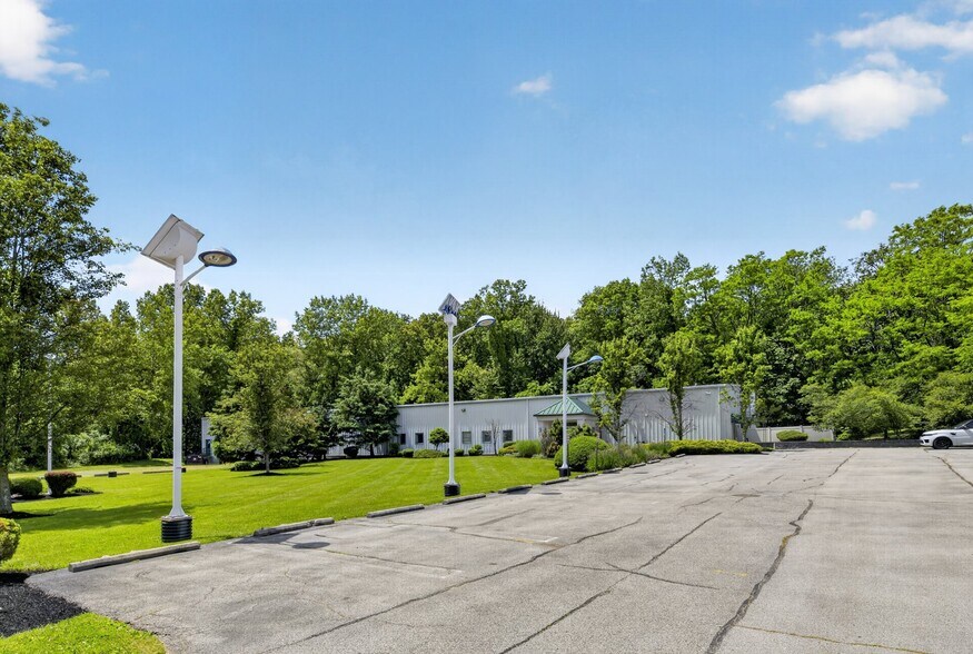 More Photos Of 87 Taft Ave, Newburgh Distribution For Sale