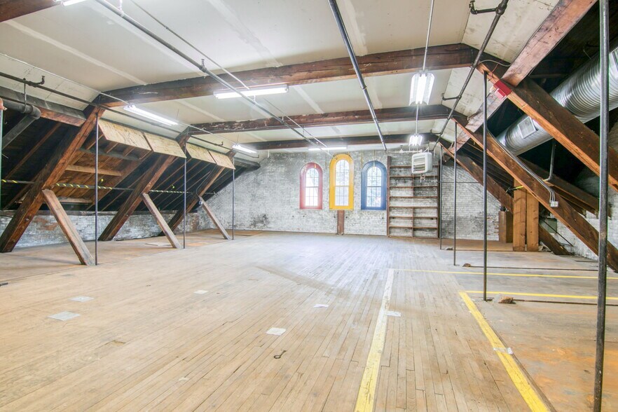 More Photos Of 150 Front St, West Springfield Light Manufacturing For Lease