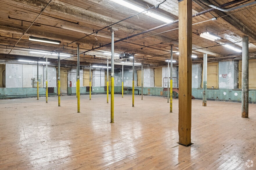 More Photos Of 17 Mill Pl, New York Mills Unknown For Sale