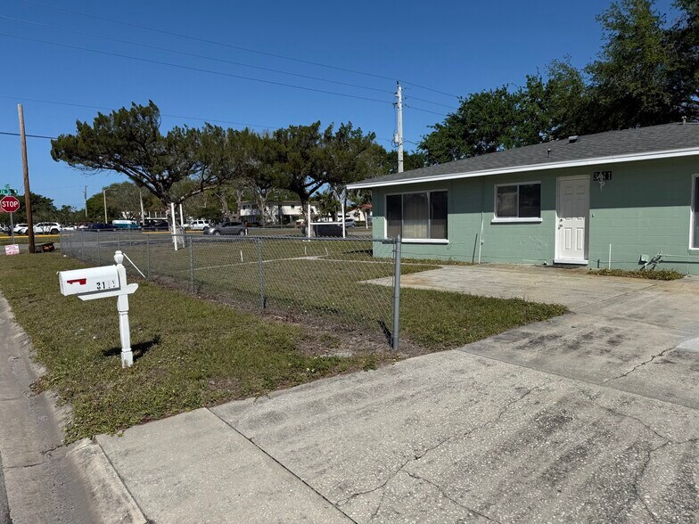 More Photos Of 3111 26th St W, Bradenton Flex For Sale