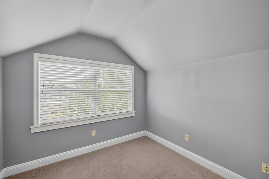 More Photos Of 330 Mahoning St, Milton Office For Sale