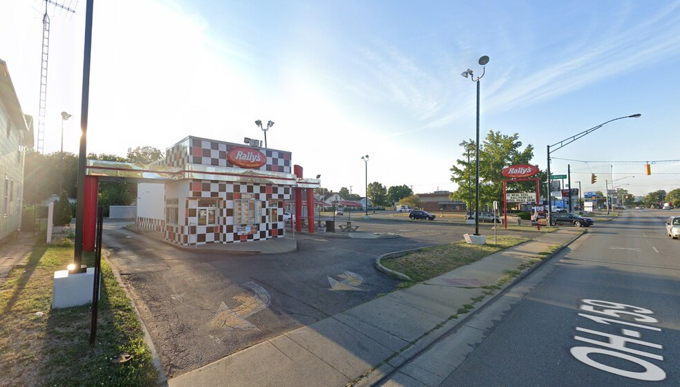 Primary Photo Of 129 N Bridge St, Chillicothe Fast Food For Lease