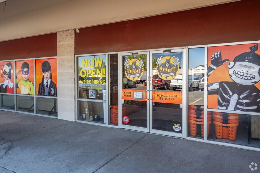 More Photos Of 8200-8260 S Colorado Blvd, Littleton Unknown For Lease