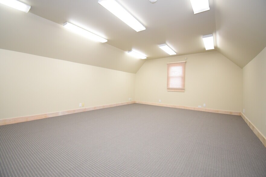 More Photos Of 312 N Water St, Owosso Loft Creative Space For Sale