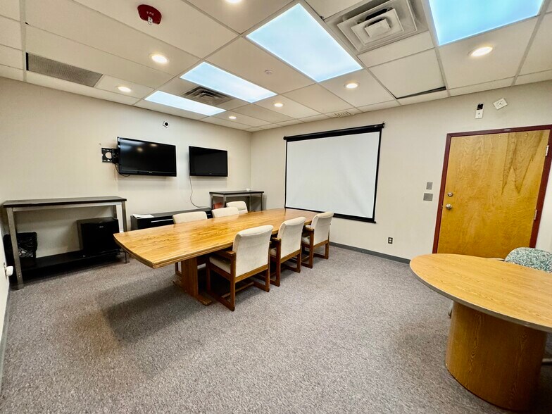 More Photos Of 207 Highpoint Ave, Portsmouth Research And Development For Lease