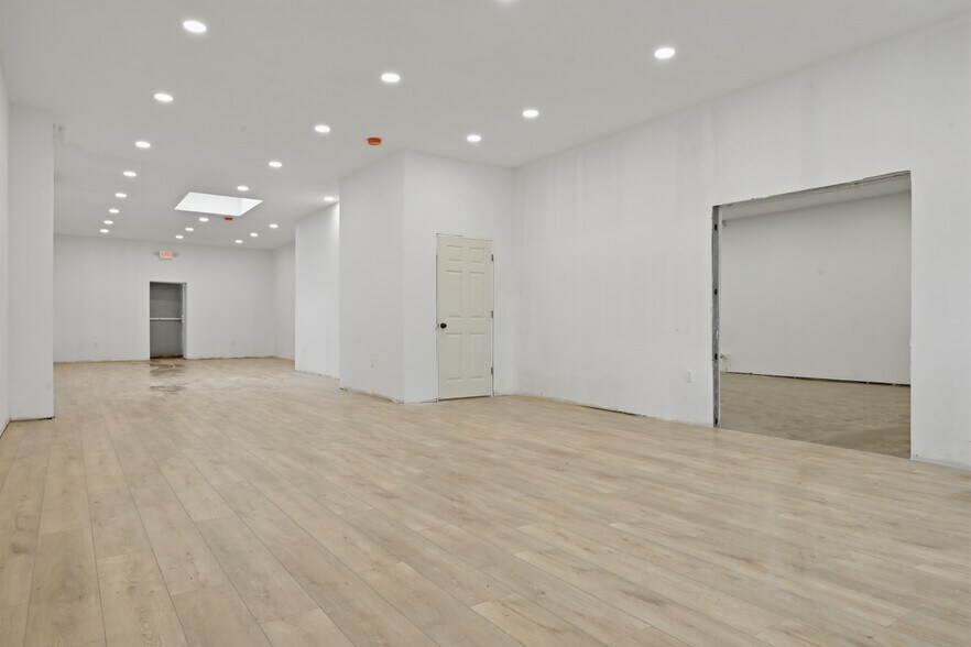 More Photos Of 1621-1623 Grand Ave, North Baldwin Storefront For Lease