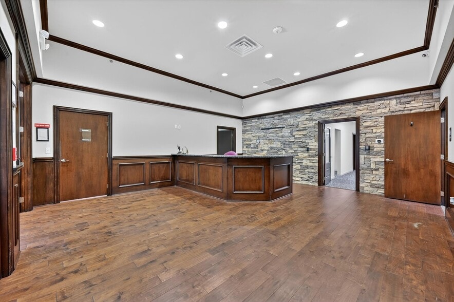 More Photos Of 6200 Stone Hill Farms Pky, Flower Mound Loft Creative Space For Lease