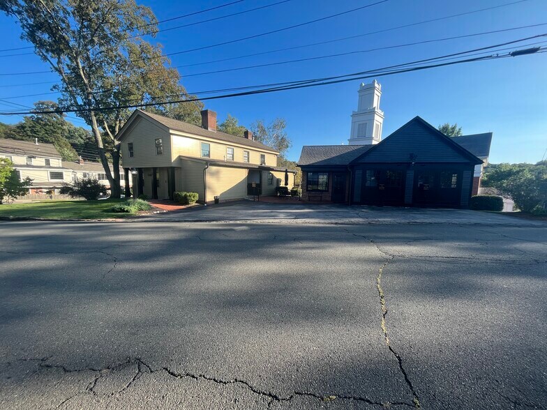 More Photos Of 931 Main St, South Glastonbury Office For Lease