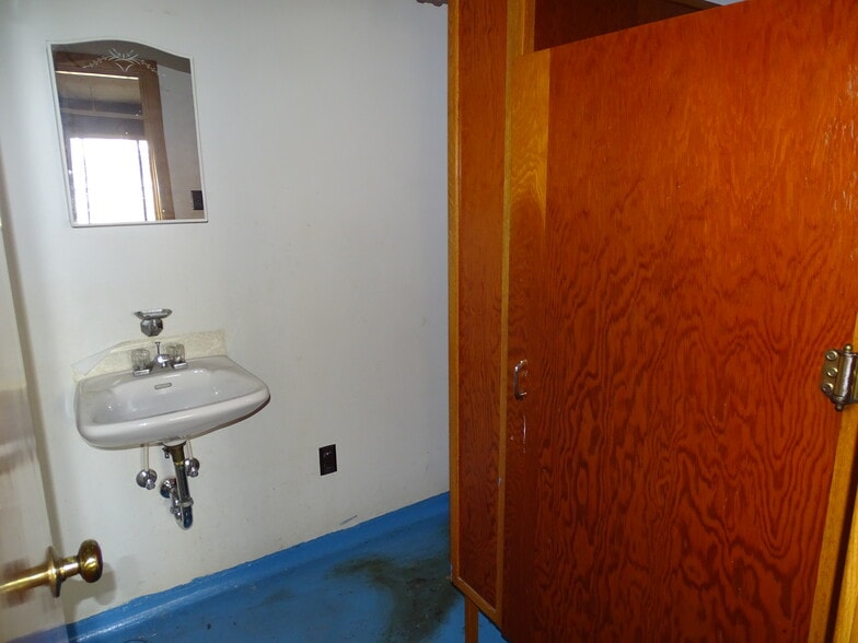 More Photos Of 417 E Sunbury St, Shamokin Storefront Retail Office For Sale