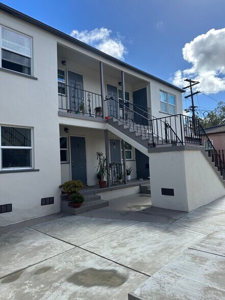 More Photos Of 2689 Reynard Way, San Diego Apartments For Sale