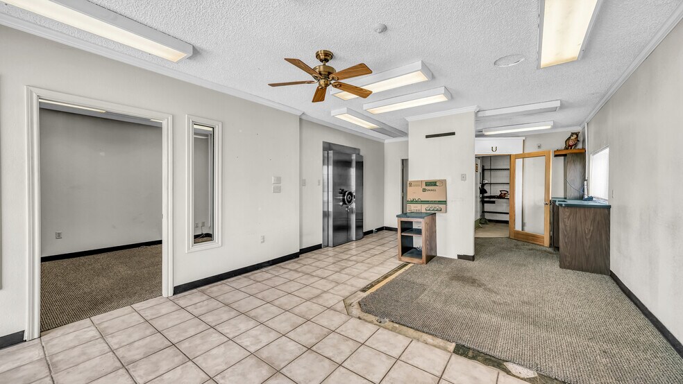 More Photos Of 107 Fannin St, Millsap Bank For Lease