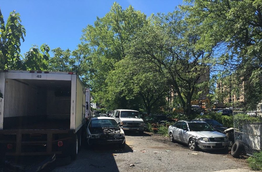 More Photos Of 21 Saw Mill River Rd, Yonkers Showroom For Sale