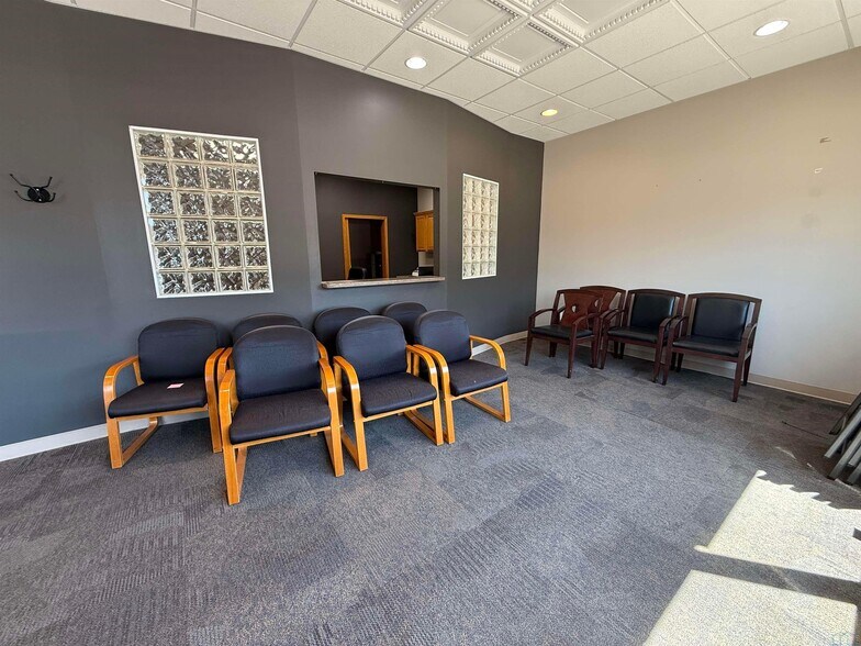More Photos Of 810 Central Ave, Hawarden Storefront For Sale