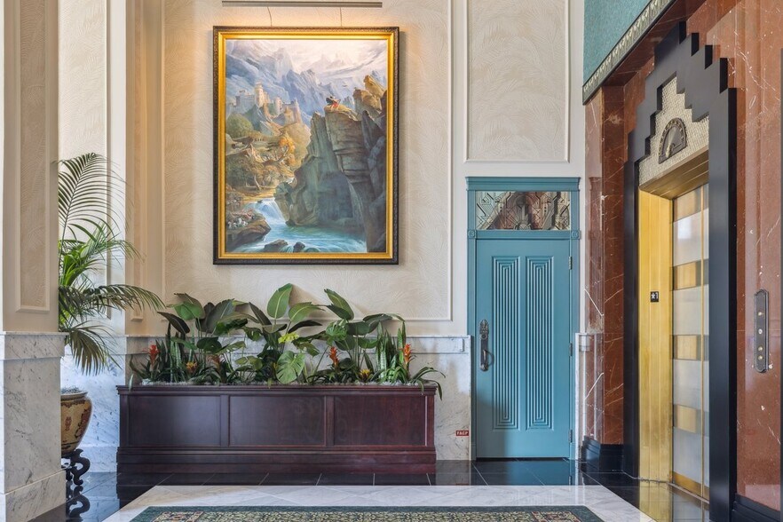 More Photos Of 10 W Broadway, Salt Lake City Office For Lease