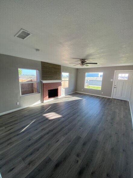 More Photos Of 1679 S O St, Tulare Light Manufacturing For Lease