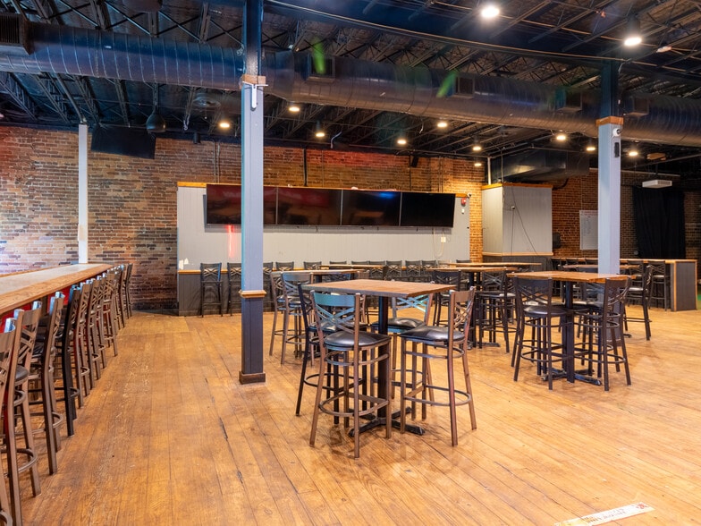More Photos Of 15 W Washington St, Greenville Restaurant For Lease