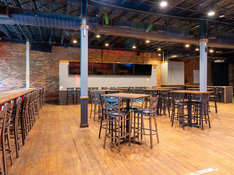 More Photos Of 15 W Washington St, Greenville Restaurant For Lease