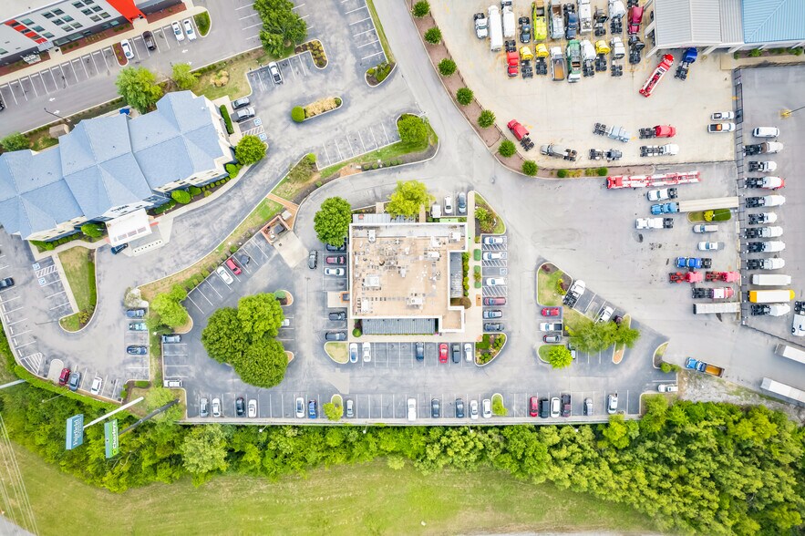 More Photos Of 820 Expo Dr, Smyrna Restaurant For Sale