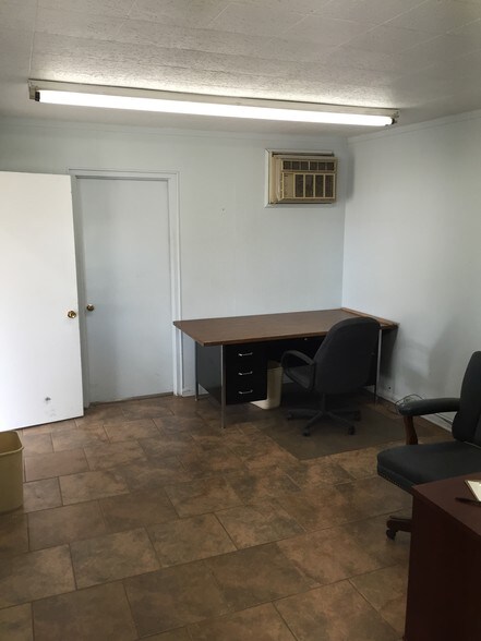 More Photos Of 4452 Canyon Dr, Amarillo Service For Lease