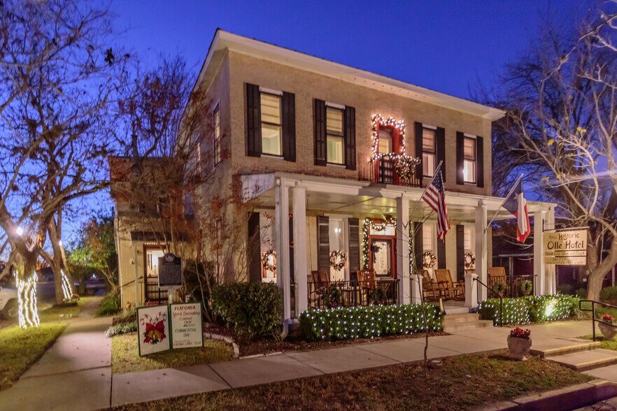 More Photos Of 218 S Market St, Flatonia Hotel For Sale
