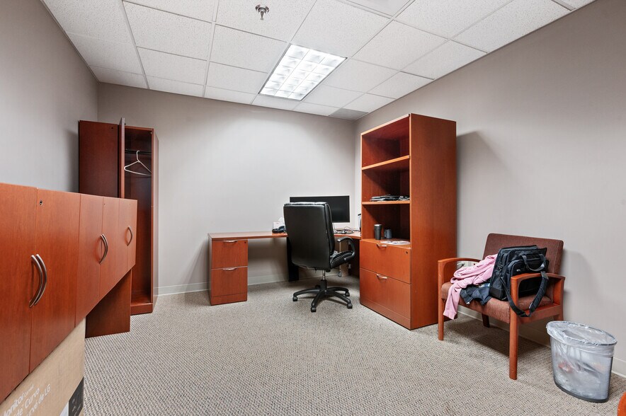 More Photos Of 5000 Stonewood Dr, Wexford Medical For Lease